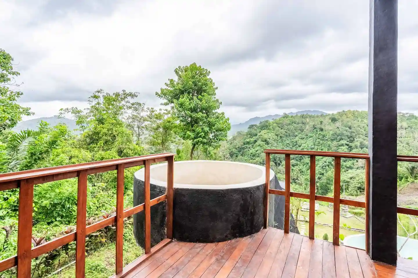 One Bedroom Suite Villa with Floating Bathtub 7